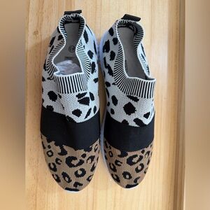 Stylish Leopard Print Slip-On Sneakers